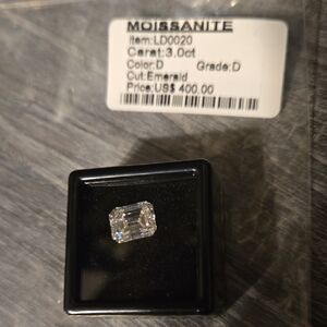Moissanite Emerald Cut 3 Carat Gemstone